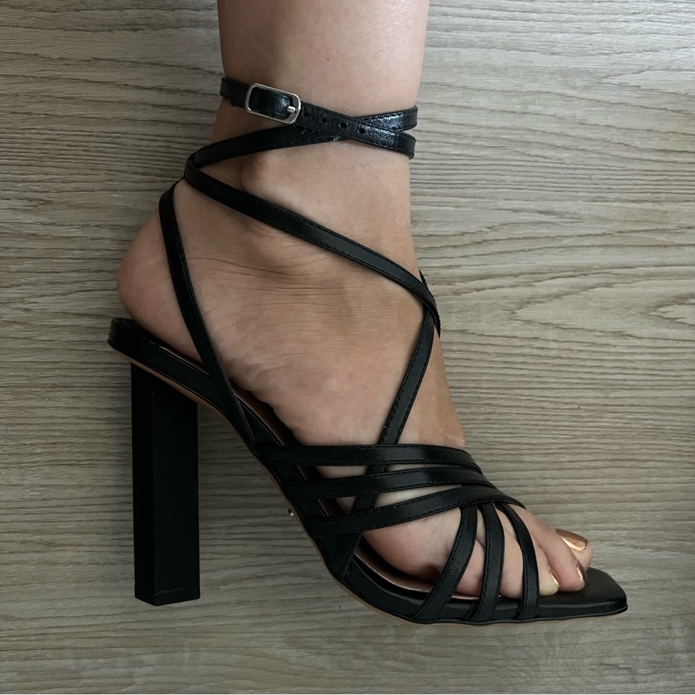 NWT Tony Bianco Skylar Heel in Black